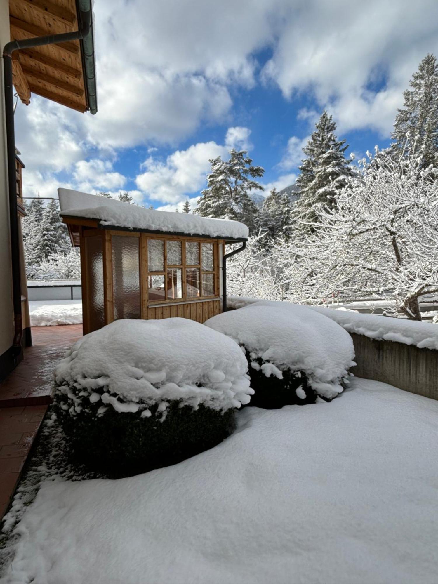 Ferienwohnungen Lodge-B Weissenbach am Lech Exterior foto